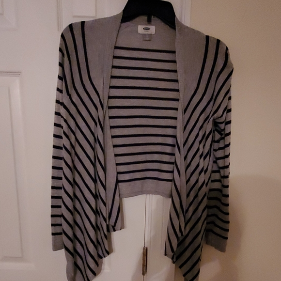 Old Navy Sweaters - Old navy cardigan. Size small.